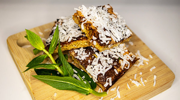 OAT AND PISTACHIO SQUARES &ndash; ONEST US